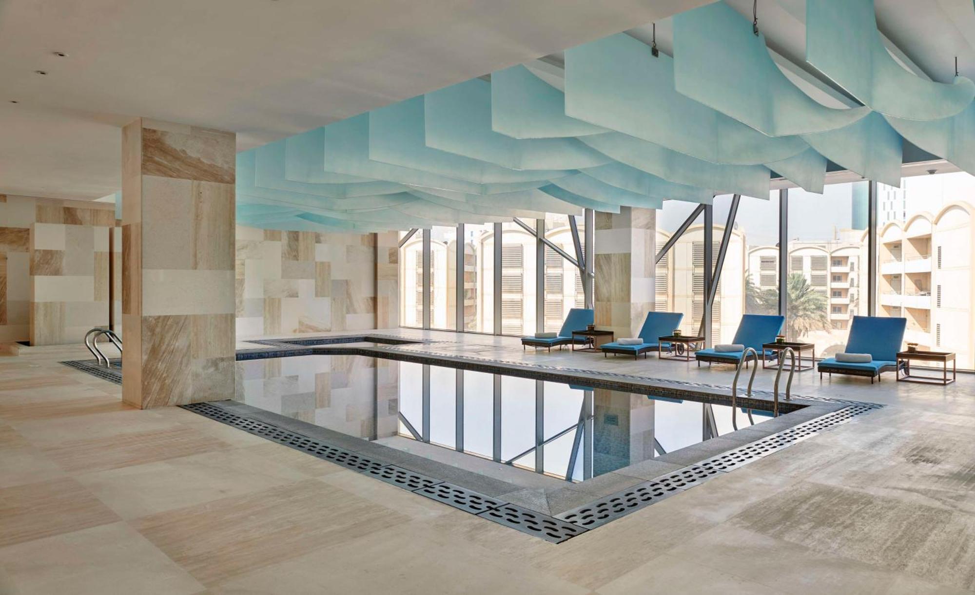 Hyatt Regency Riyadh Olaya Kültér fotó The swimming pool at the hotel