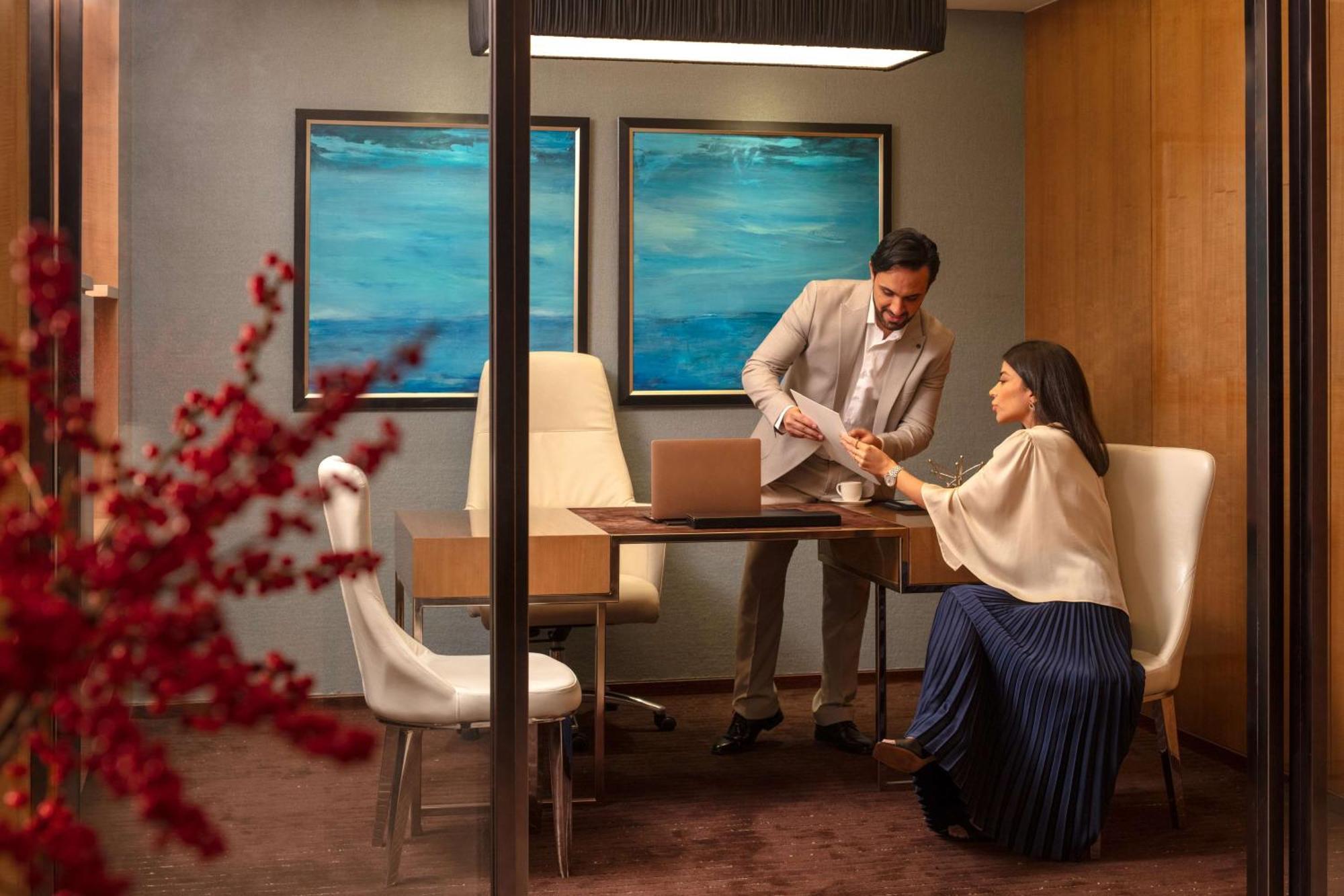 Hyatt Regency Riyadh Olaya Kültér fotó A private meeting room at the airport
