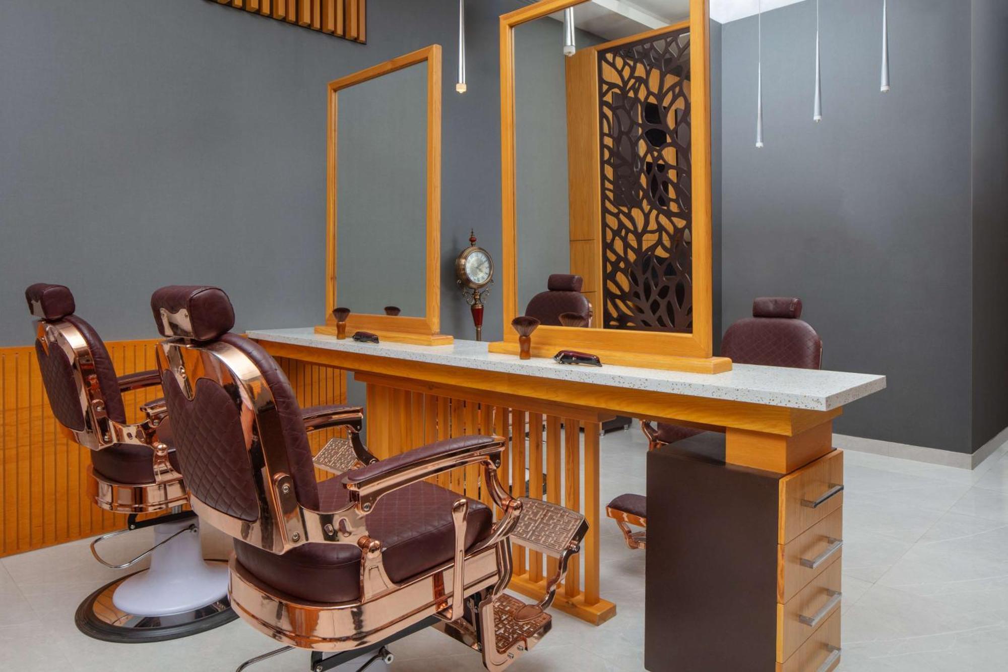 Hyatt Regency Riyadh Olaya Kültér fotó A modern barbershop in the United States