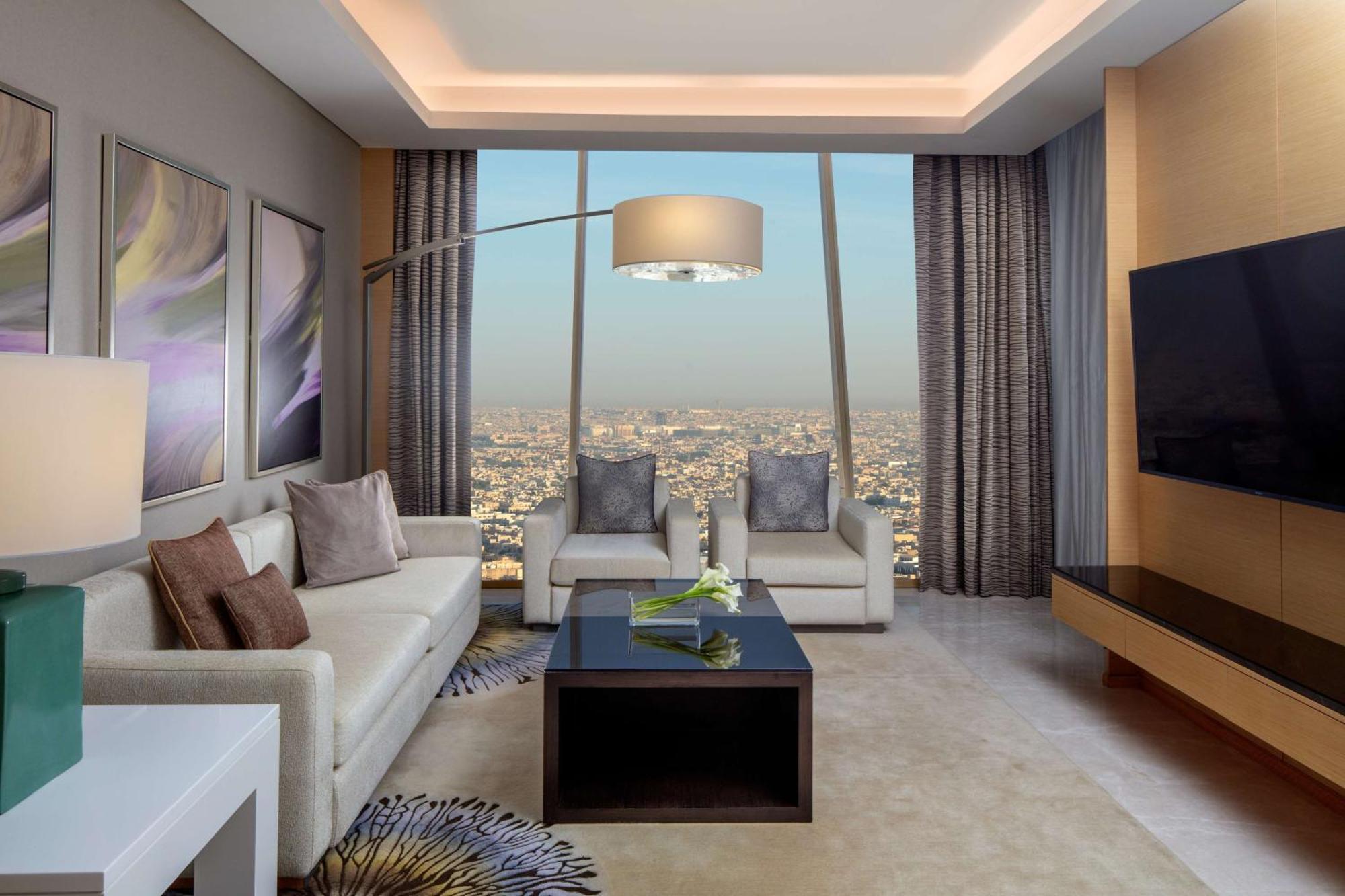 Hyatt Regency Riyadh Olaya Kültér fotó A living room in a typical apartment