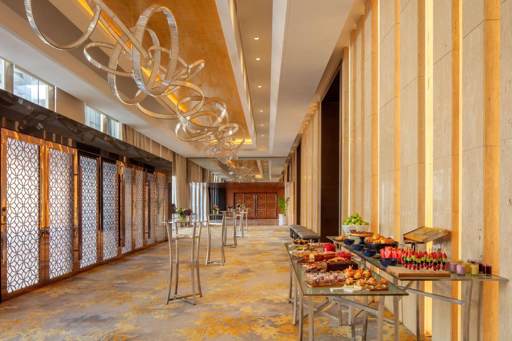 Hyatt Regency Riyadh Olaya Kültér fotó The Westin Mumbai International Airport