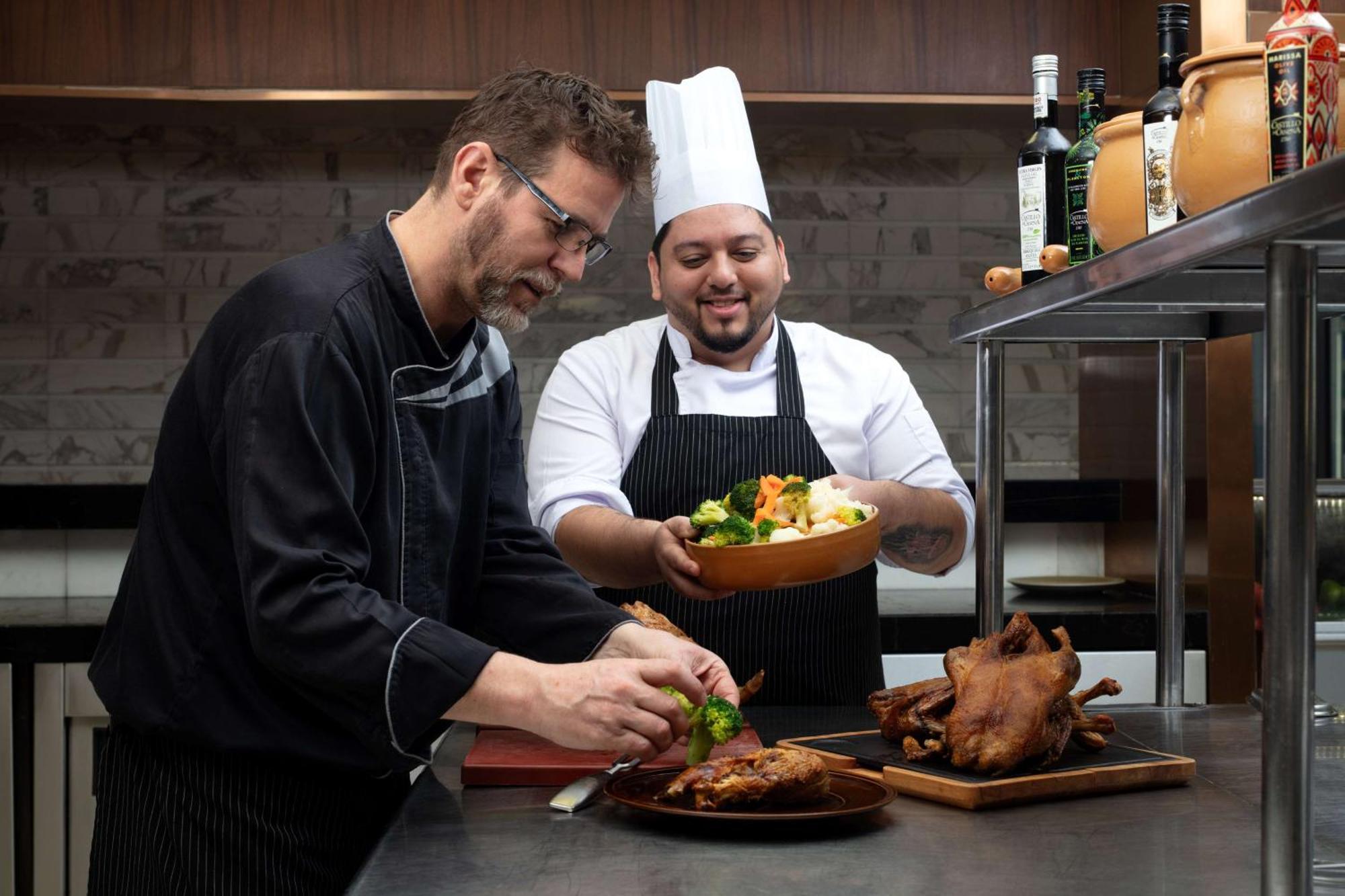 Hyatt Regency Riyadh Olaya Kültér fotó Chef de cuisine (left) and sous-chef (right)