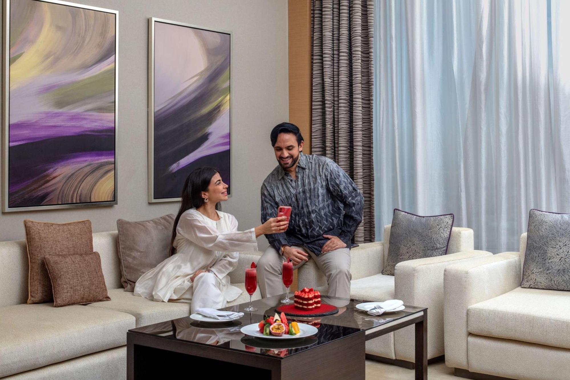 Hyatt Regency Riyadh Olaya Kültér fotó A couple in a living room