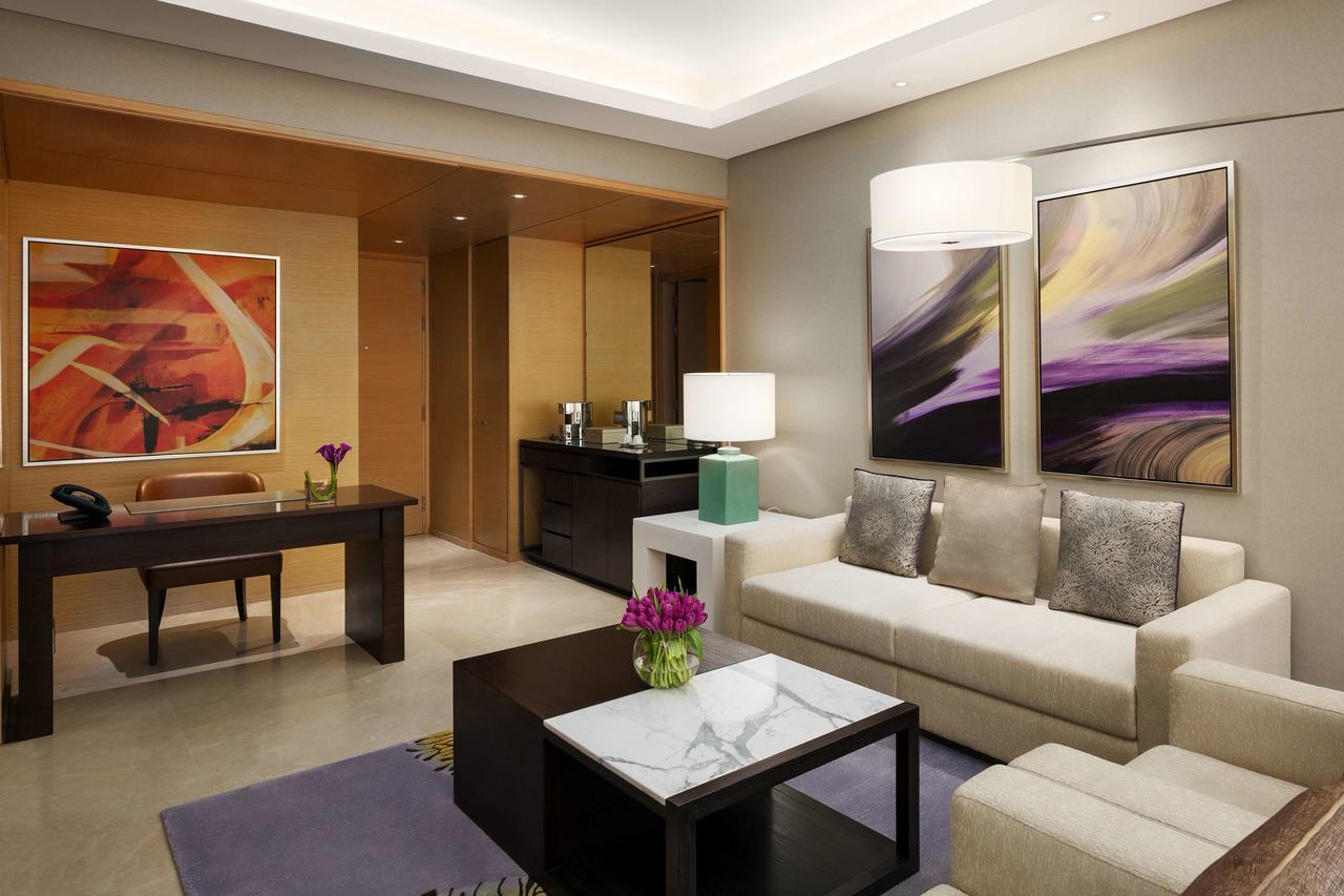 Hyatt Regency Riyadh Olaya Kültér fotó A living room in a suite at the Ritz-Carlton, Dubai